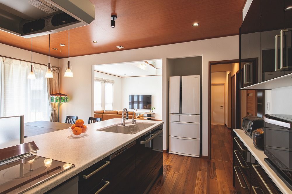 ウィザースホーム 【タイル／吹き抜け／間取図有】吹き抜けも、回廊も、外観もひと目惚れ。“好き”を集めた最高のわが家の建築実例画像4