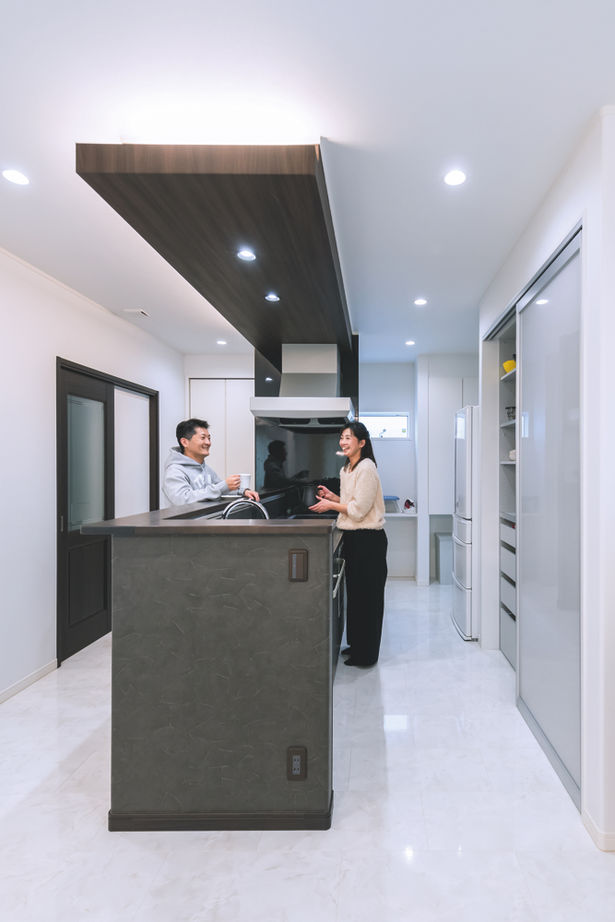 ウィザースホーム 【吹き抜け／リビング階段／間取図有】空中回廊とスキップフロアが家族をつなぐ、立体的で遊び心ある住まいの建築実例画像4