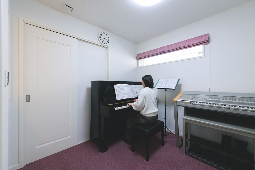 ウィザースホーム 【吹き抜け／リビング階段／間取図有】空中回廊とスキップフロアが家族をつなぐ、立体的で遊び心ある住まいの建築実例画像6