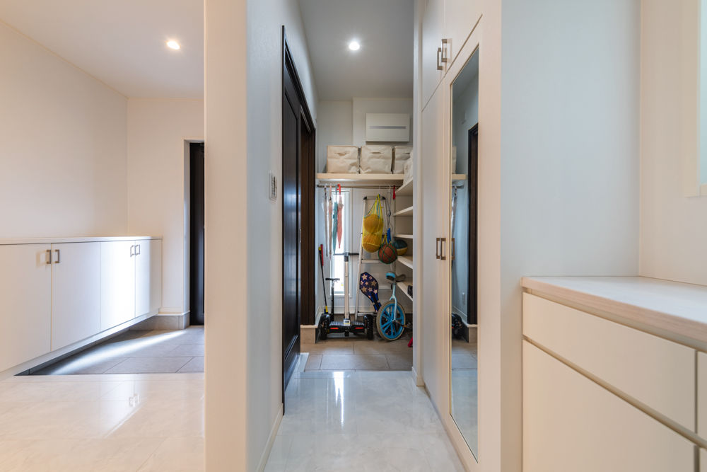 ウィザースホーム 【吹き抜け／リビング階段／間取図有】空中回廊とスキップフロアが家族をつなぐ、立体的で遊び心ある住まいの建築実例画像8