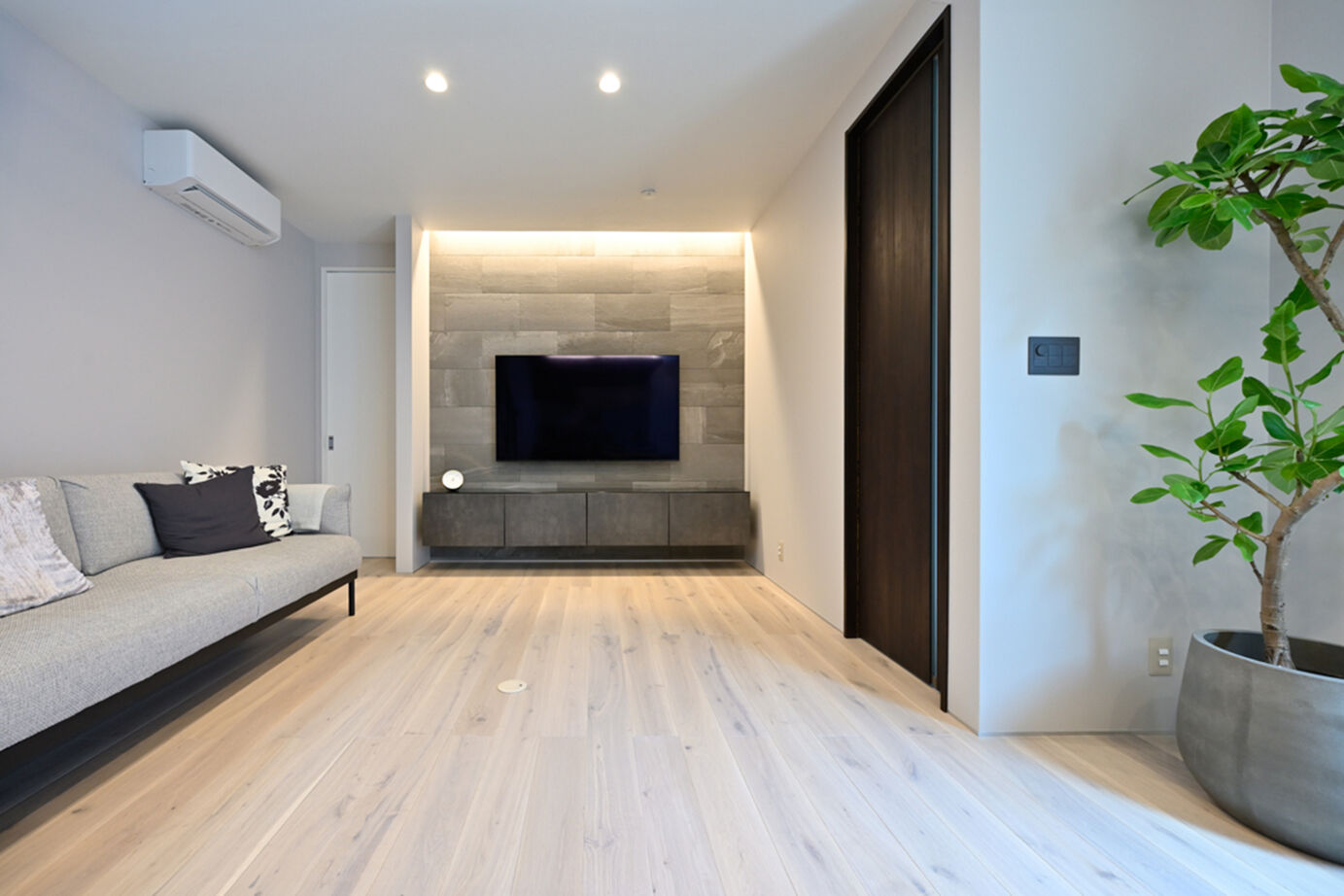 ウィザースホーム 【3500万円／中庭／収納充実／間取図】中庭と天井高2.6mのリビングにより、伸びやかな開放感を楽しむ家の建築実例画像5