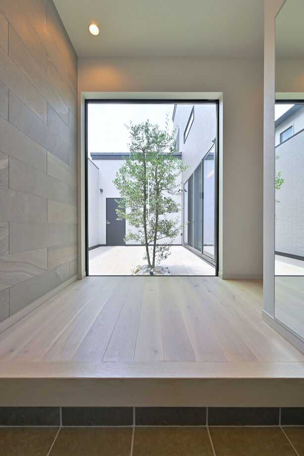 ウィザースホーム 【3500万円／中庭／収納充実／間取図】中庭と天井高2.6mのリビングにより、伸びやかな開放感を楽しむ家の建築実例画像6