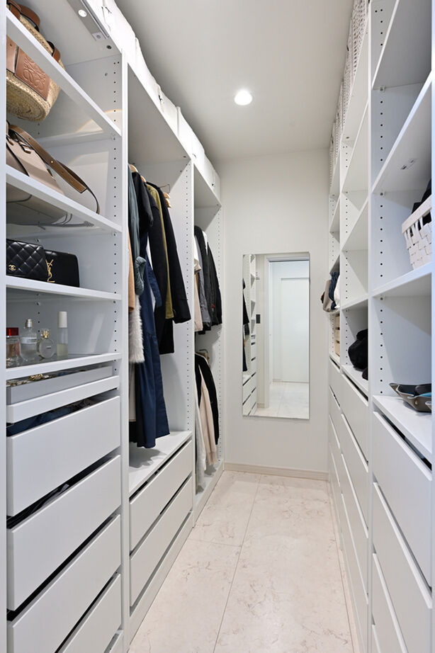 ウィザースホーム 【3500万円／中庭／収納充実／間取図】中庭と天井高2.6mのリビングにより、伸びやかな開放感を楽しむ家の建築実例画像10