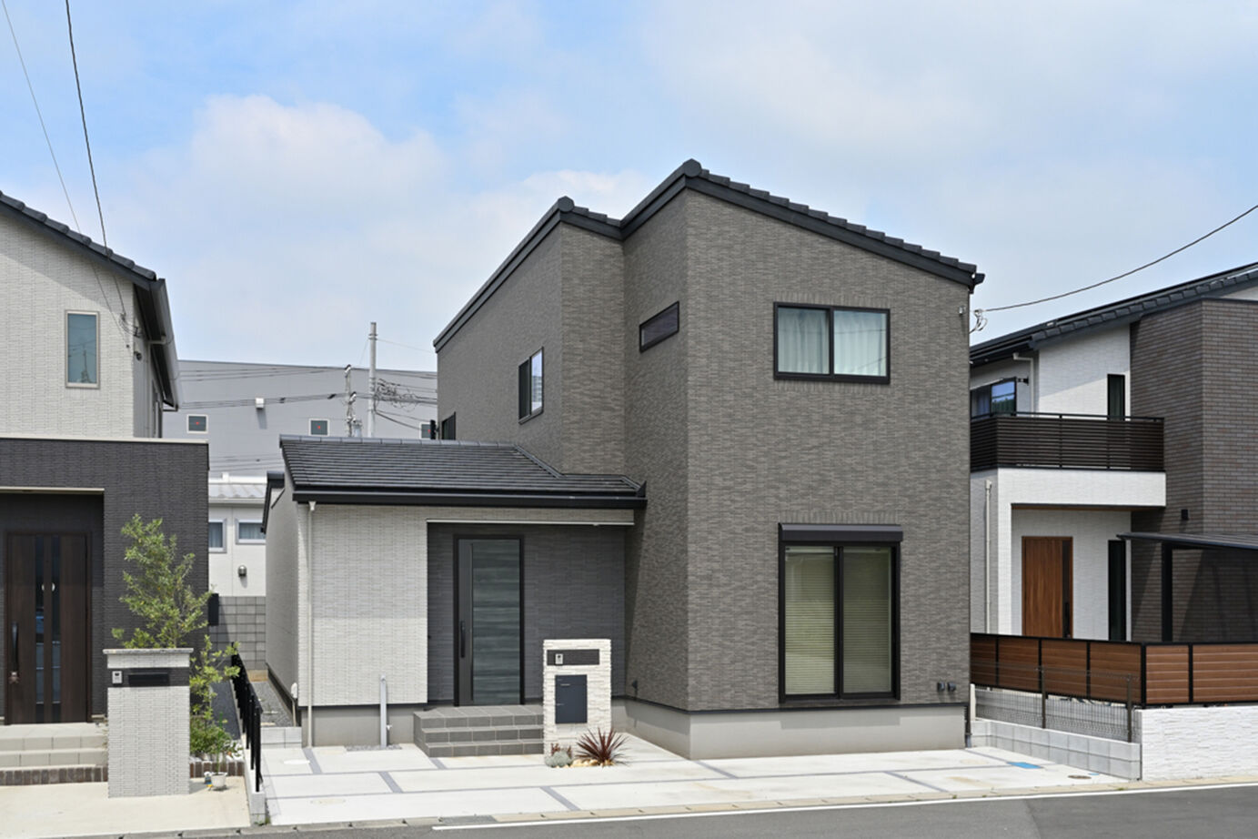 ウィザースホーム 【3500万円／中庭／収納充実／間取図】中庭と天井高2.6mのリビングにより、伸びやかな開放感を楽しむ家の建築実例画像17