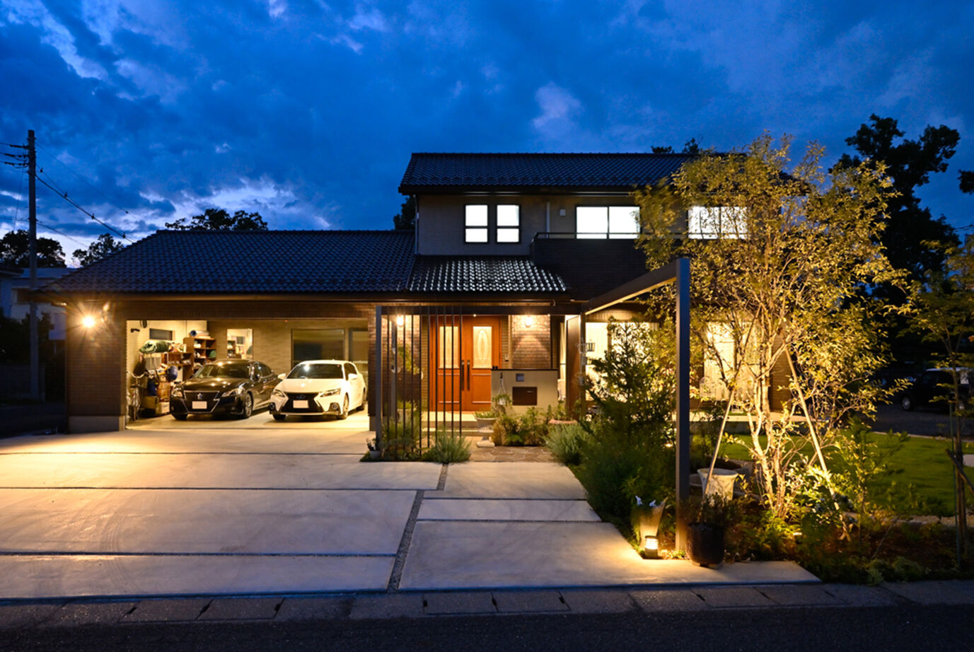 ウィザースホーム 【3600万円／ビルトインガレージ／間取図】アンティーク家具が似合う空間とクラシカルなガレージのある家の建築実例画像