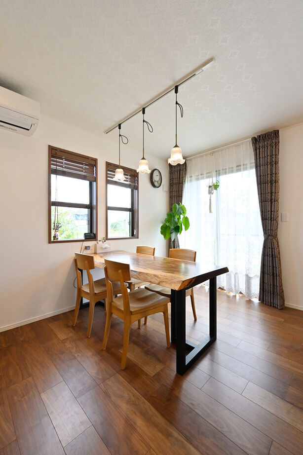 ウィザースホーム 【3600万円／ビルトインガレージ／間取図】アンティーク家具が似合う空間とクラシカルなガレージのある家の建築実例画像4