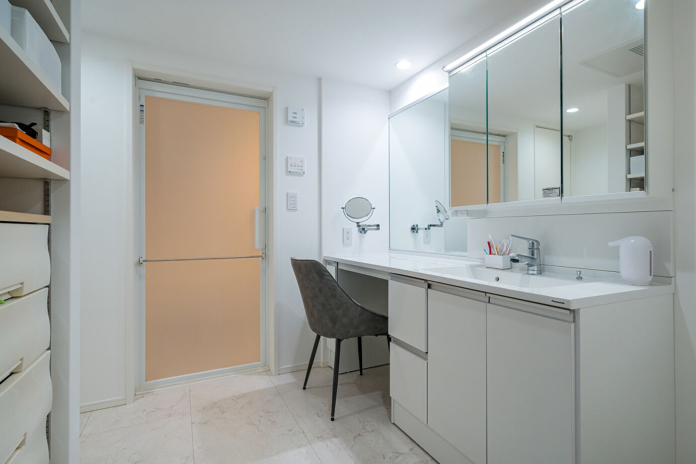 ウィザースホーム 【平屋／趣味／家事動線／収納充実】豊かなデザイン性と回遊動線など機能性を両立させたホテルライクな平屋の建築実例画像12