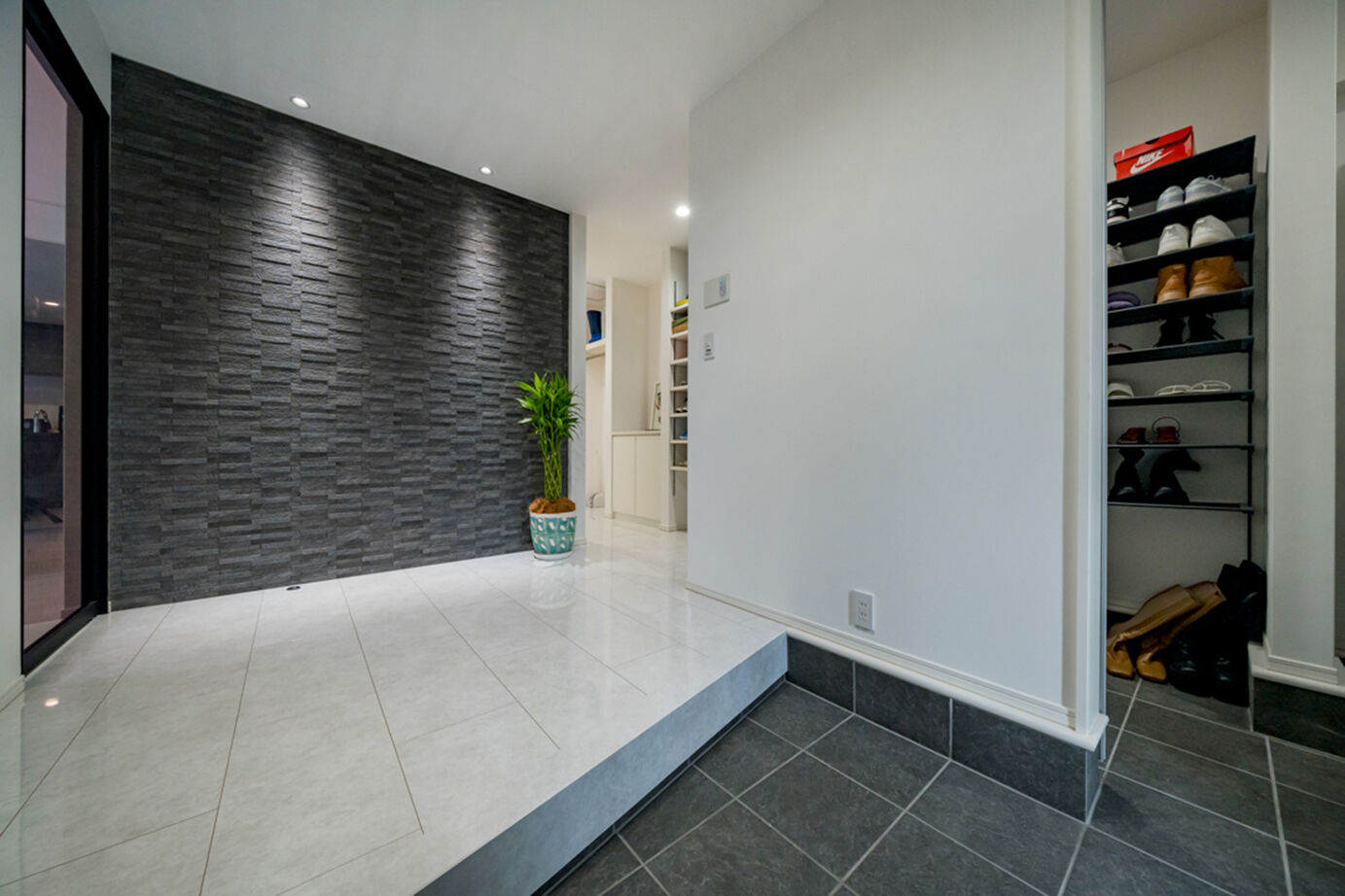 ウィザースホーム 【平屋／趣味／家事動線／収納充実】豊かなデザイン性と回遊動線など機能性を両立させたホテルライクな平屋の建築実例画像15