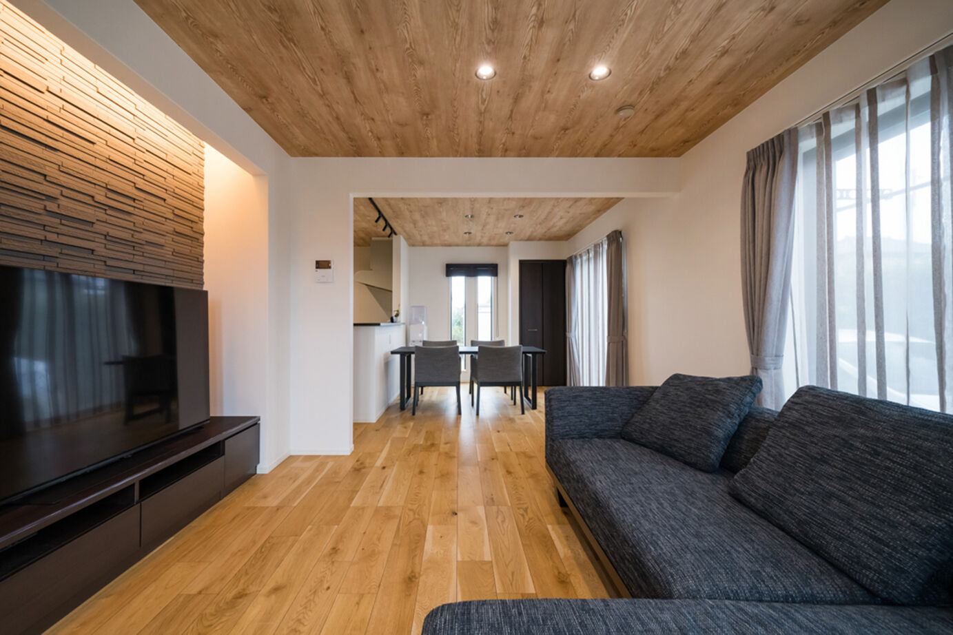 ウィザースホーム 【2400万円／収納充実／間取図】災害時に備え防災レジプラグ採用。カフェ風インテリアにもこだわった住まいの建築実例画像2