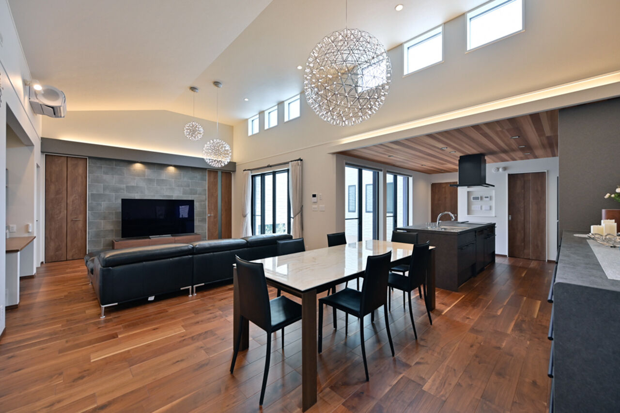 ウィザースホーム 【5600万円／平屋／中庭／間取図】中庭テラスが彩る、大空間の平屋。開放的なプライベート空間にくつろぐの建築実例画像2