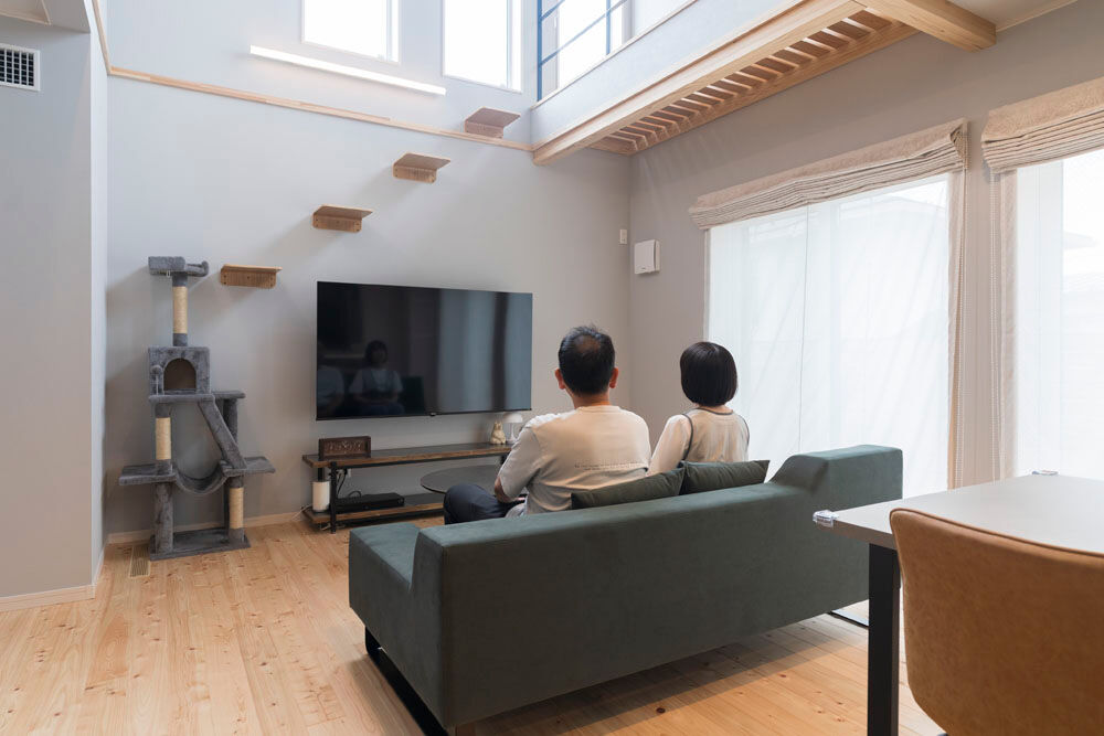 高勝の家 【仙台市｜吹き抜け｜ペット共生】愛猫が吹き抜けを行き来して遊ぶ、スケルトンを活かした光あふれる家の建築実例画像3