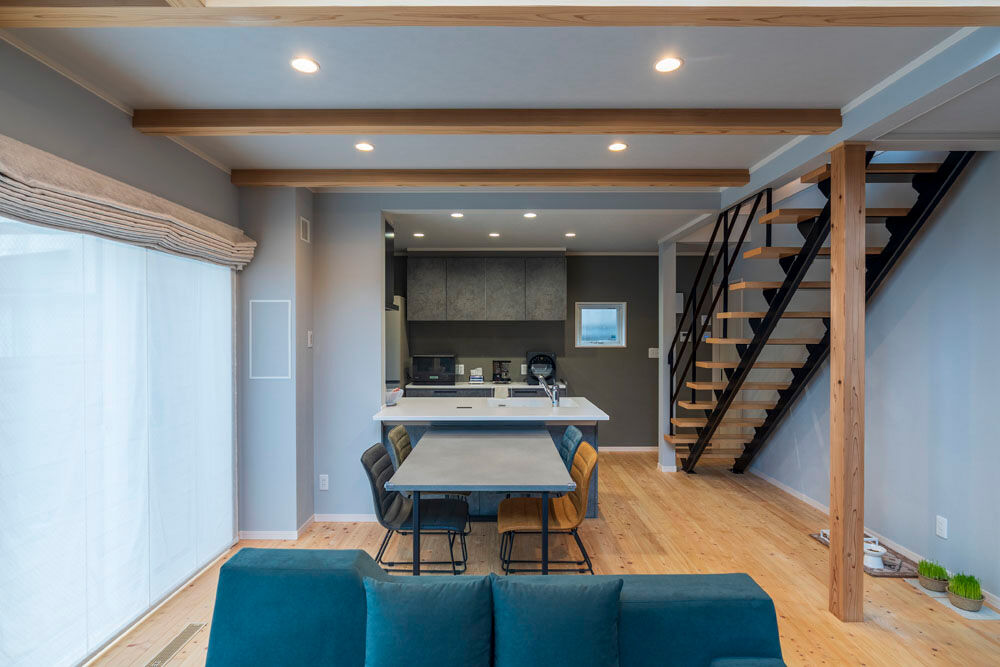 高勝の家 【仙台市｜吹き抜け｜ペット共生】愛猫が吹き抜けを行き来して遊ぶ、スケルトンを活かした光あふれる家の建築実例画像4