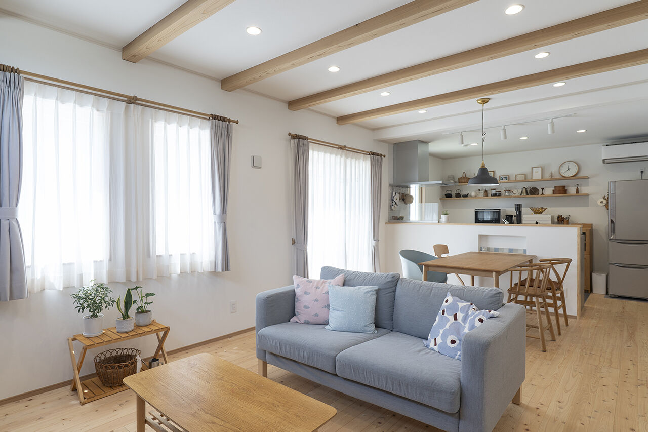 高勝の家 【仙台市｜間取り図有】大好きなインテリアが映えるやわらかな家。趣味のスペースも設けて暮らしが充実の建築実例画像2