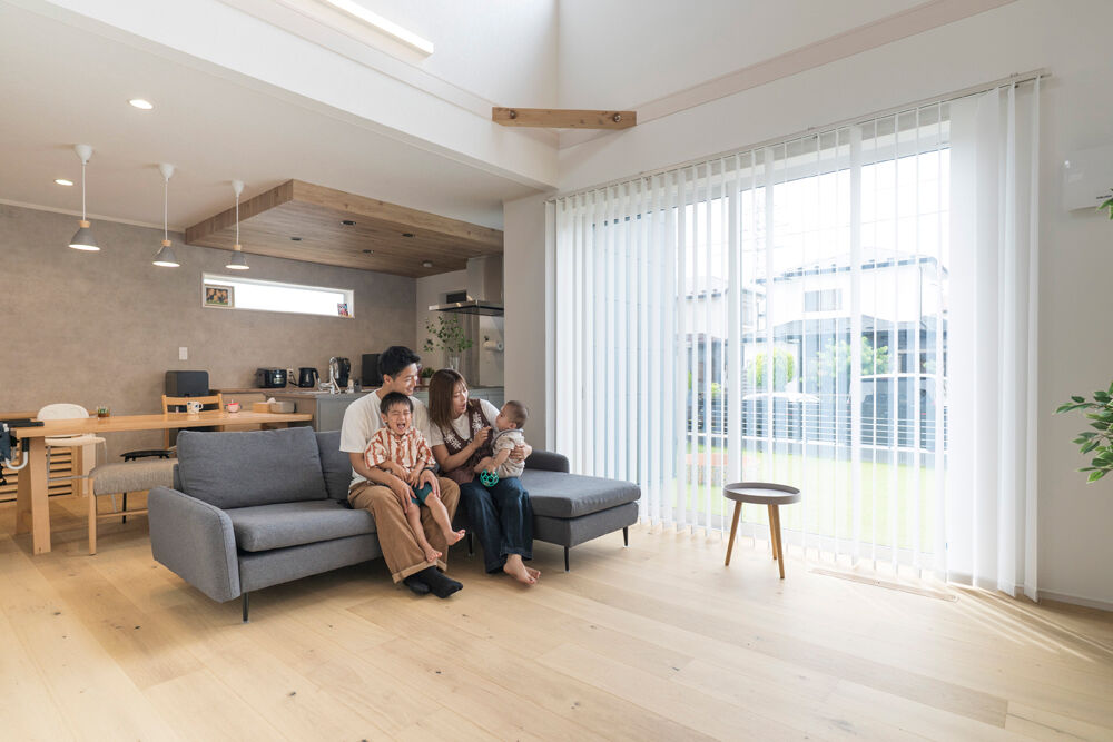 高勝の家 【間取り図有｜吹き抜け】エアコン1台で夏も冬も快適に過ごせる、吹き抜けリビングが開放的な家の建築実例画像2