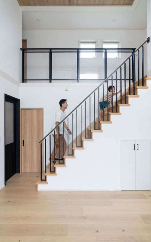 高勝の家 【間取り図有｜吹き抜け】エアコン1台で夏も冬も快適に過ごせる、吹き抜けリビングが開放的な家の建築実例画像4