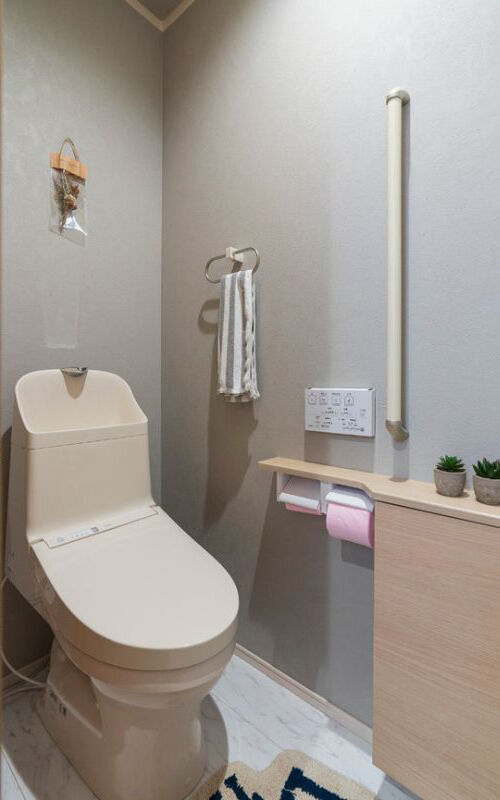 高勝の家 【間取り図有｜吹き抜け】エアコン1台で夏も冬も快適に過ごせる、吹き抜けリビングが開放的な家の建築実例画像8