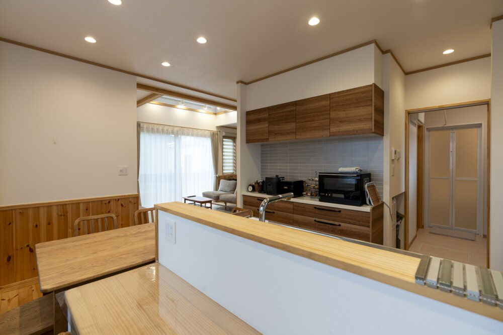 高勝の家 【大崎市｜間取り図有】吹き抜け＆畳コーナー一体型リビングでくつろげる和モダン住宅の建築実例画像3