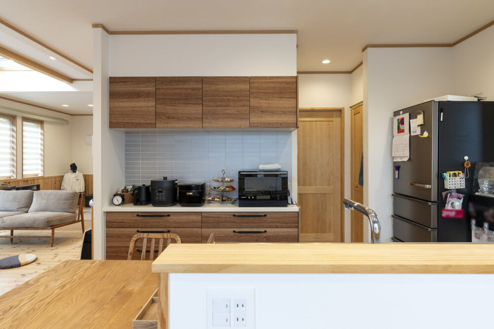 高勝の家 【大崎市｜間取り図有】吹き抜け＆畳コーナー一体型リビングでくつろげる和モダン住宅の建築実例画像4