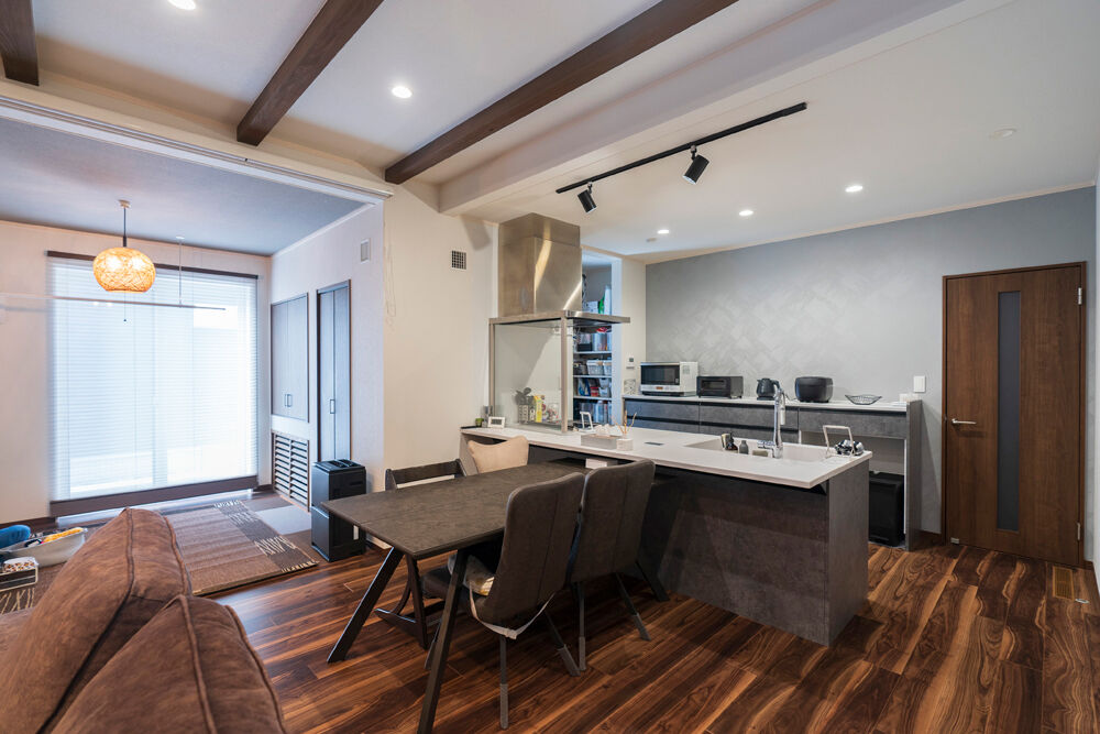 高勝の家 【間取り図有｜平屋】プライベートとパブリックを使い分けた、暮らしやすい平屋の家の建築実例画像2