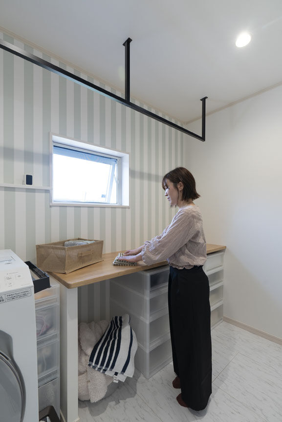 高勝の家 【間取り図有】無垢床と吹き抜けが心地いい住まい。便利な家事動線や趣味スペースも叶って大満足の建築実例画像6