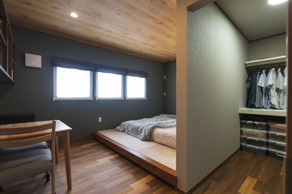 高勝の家 【間取り図有】無垢床と吹き抜けが心地いい住まい。便利な家事動線や趣味スペースも叶って大満足の建築実例画像8