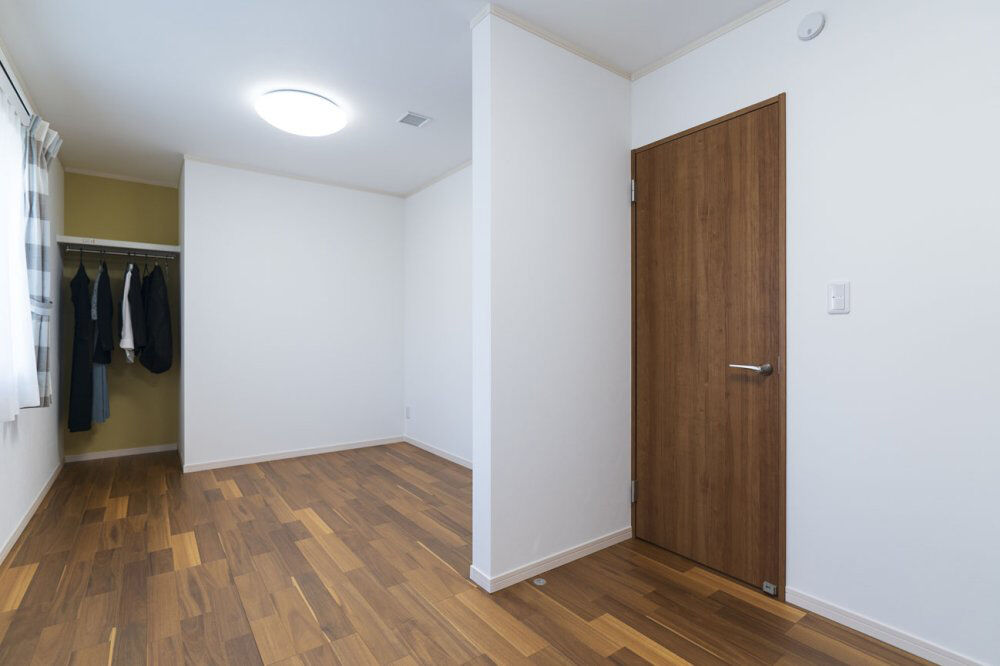 高勝の家 【間取り図有】無垢床と吹き抜けが心地いい住まい。便利な家事動線や趣味スペースも叶って大満足の建築実例画像9