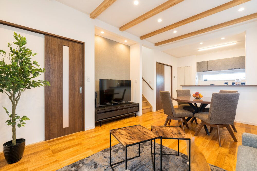 高勝の家 【大崎市｜間取り図有｜二世帯】ゾーニングで家族みんなが快適。便利な家事動線で洗濯が効率的にの建築実例画像2