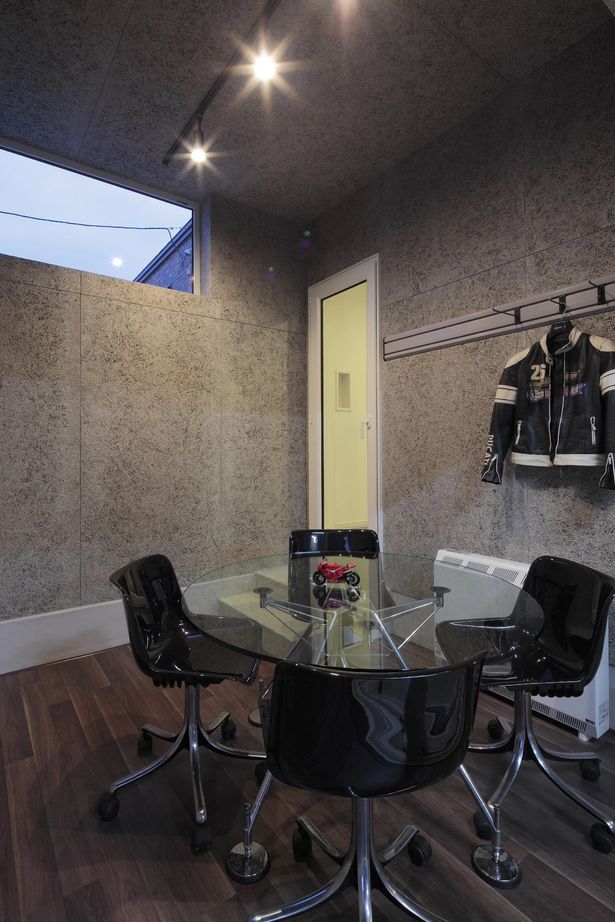 ジョイフルホーム 【札幌市/2000～2500万円/バイク/2階リビング】札幌市内で叶えたビルトインガレージハウスの建築実例画像2