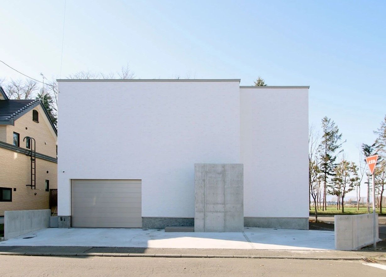 ジョイフルホーム 【札幌市/3LDK間取図あり/4500~5000万円】らせん階段、インナーガレージのあるモダンな邸宅の建築実例画像3