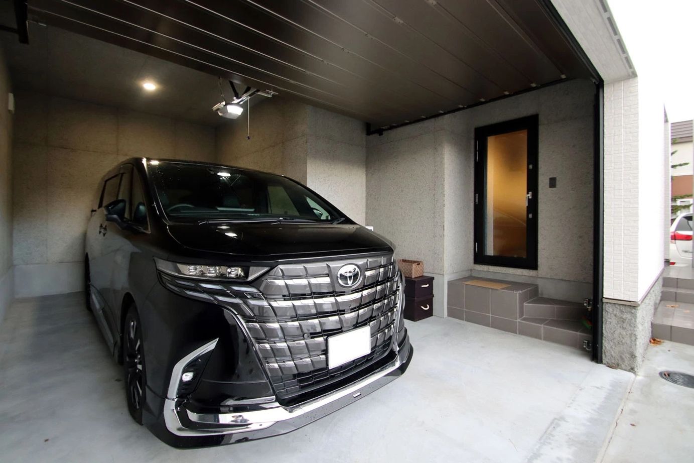 ジョイフルホーム 【札幌市/3LDK間取図あり/4500~5000万円】らせん階段、インナーガレージのあるモダンな邸宅の建築実例画像4