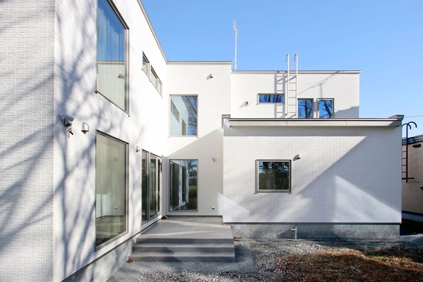 ジョイフルホーム 【札幌市/3LDK間取図あり/4500~5000万円】らせん階段、インナーガレージのあるモダンな邸宅の建築実例画像5