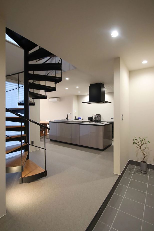 ジョイフルホーム 【札幌市/3LDK間取図あり/4500~5000万円】らせん階段、インナーガレージのあるモダンな邸宅の建築実例画像7