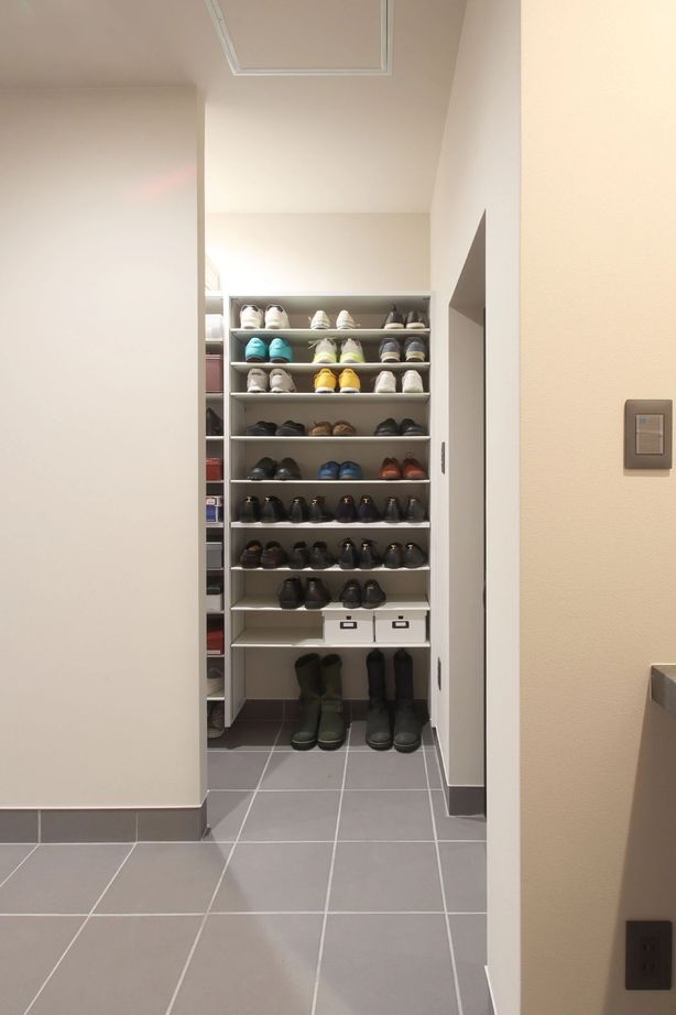 ジョイフルホーム 【札幌市/3LDK間取図あり/4500~5000万円】らせん階段、インナーガレージのあるモダンな邸宅の建築実例画像8