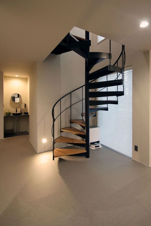 ジョイフルホーム 【札幌市/3LDK間取図あり/4500~5000万円】らせん階段、インナーガレージのあるモダンな邸宅の建築実例画像10