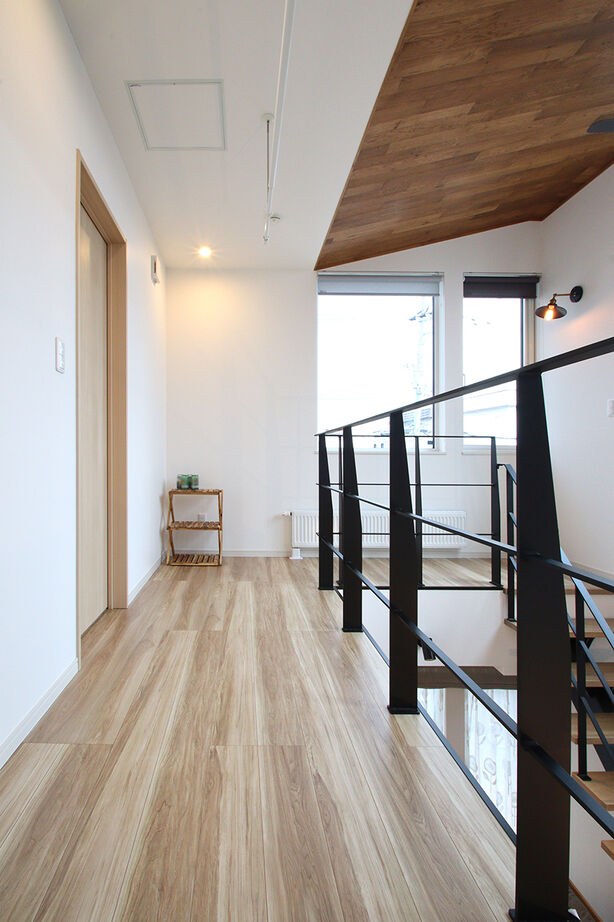 ジョイフルホーム 【札幌市／2500～2999万円／吹抜け／スケルトン階段】お気に入りの家具が映える、スタイリッシュな家が完成の建築実例画像8