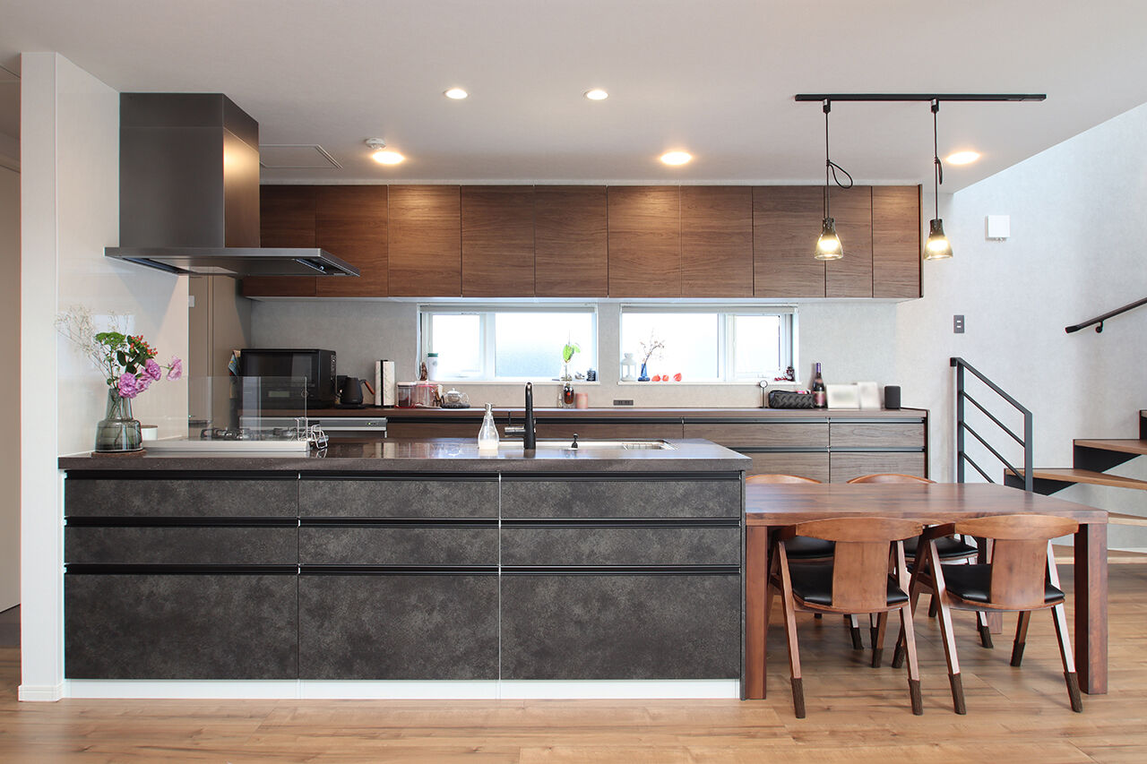 ジョイフルホーム 【札幌市／3000～3499万円／吹抜け／ビルトインガレージ】家族をひとつにつなぐ、6帖大の吹抜けの建築実例画像5