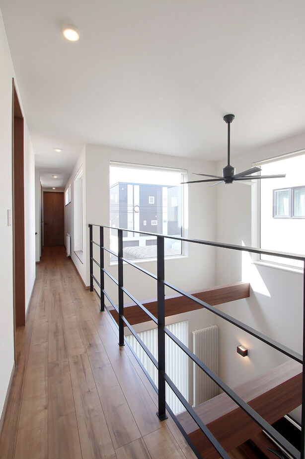 ジョイフルホーム 【札幌市／3000～3499万円／吹抜け／ビルトインガレージ】家族をひとつにつなぐ、6帖大の吹抜けの建築実例画像7