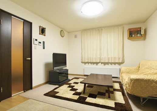 藤和建業（パナソニックビルダーズグループ） 【札幌市/4人家族(両親+夫婦)/2LDK＋3LDK間取図】お互いに気兼ねなく暮らせる　玄関共用の快適な二世帯住宅の建築実例画像3