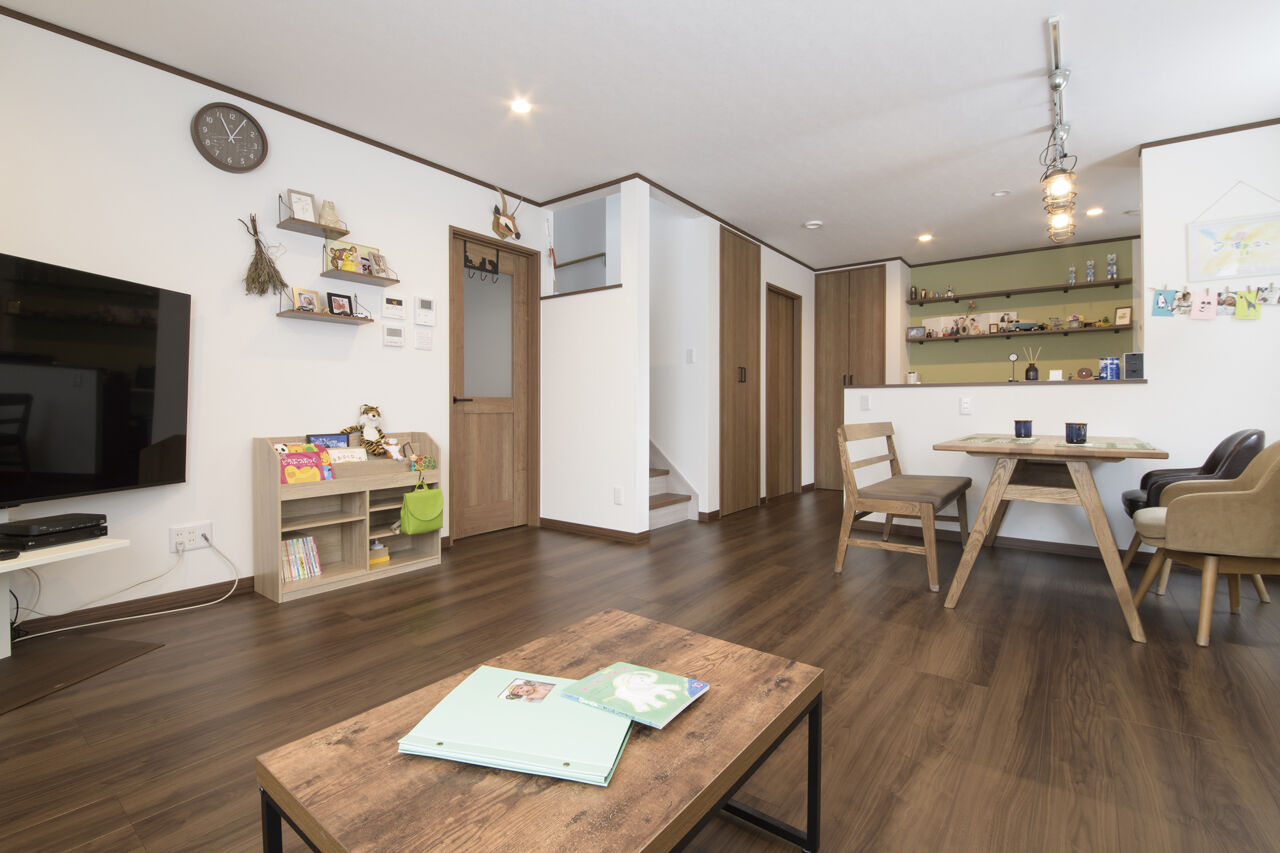 藤和建業（パナソニックビルダーズグループ） 【札幌市/2LDK間取図】アウトドア用品を並べられる土間収納に感激。回遊動線や広々キッチンも理想通りの建築実例画像2