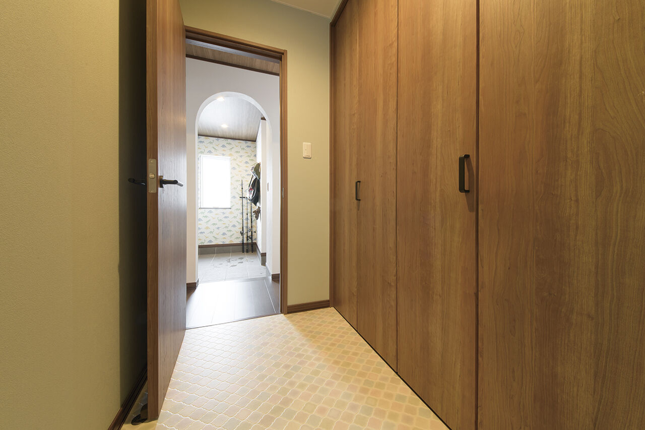 藤和建業（パナソニックビルダーズグループ） 【札幌市/2LDK間取図】アウトドア用品を並べられる土間収納に感激。回遊動線や広々キッチンも理想通りの建築実例画像6