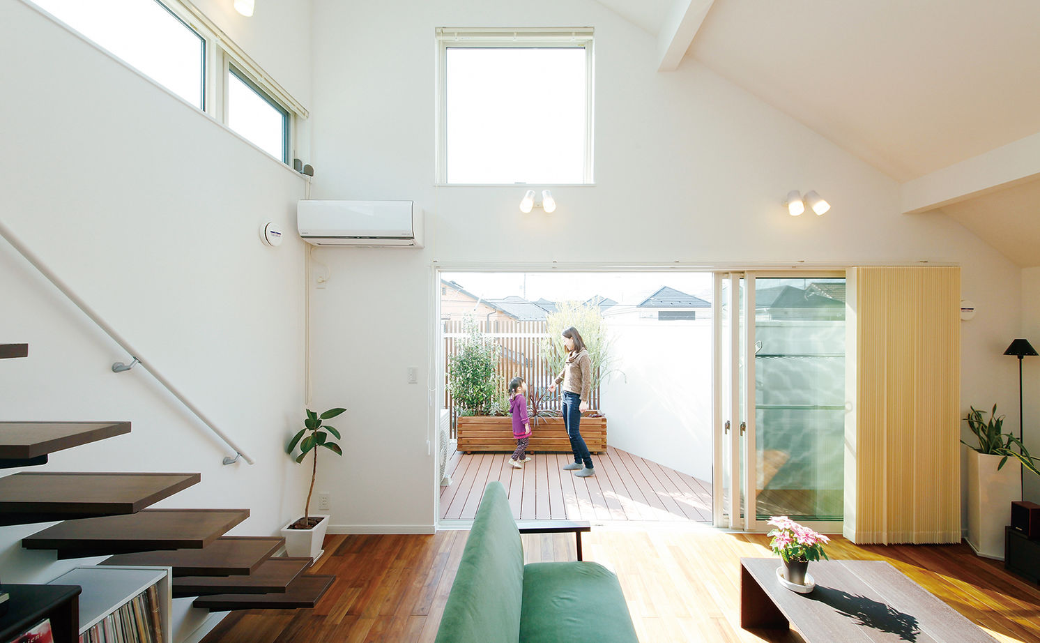 八幡 【東京ゼロエミ水準3/2000万円台/25坪/間取り図】吹き抜けと大開口が生む明るく開放的にのびのび暮らせる家の建築実例画像2