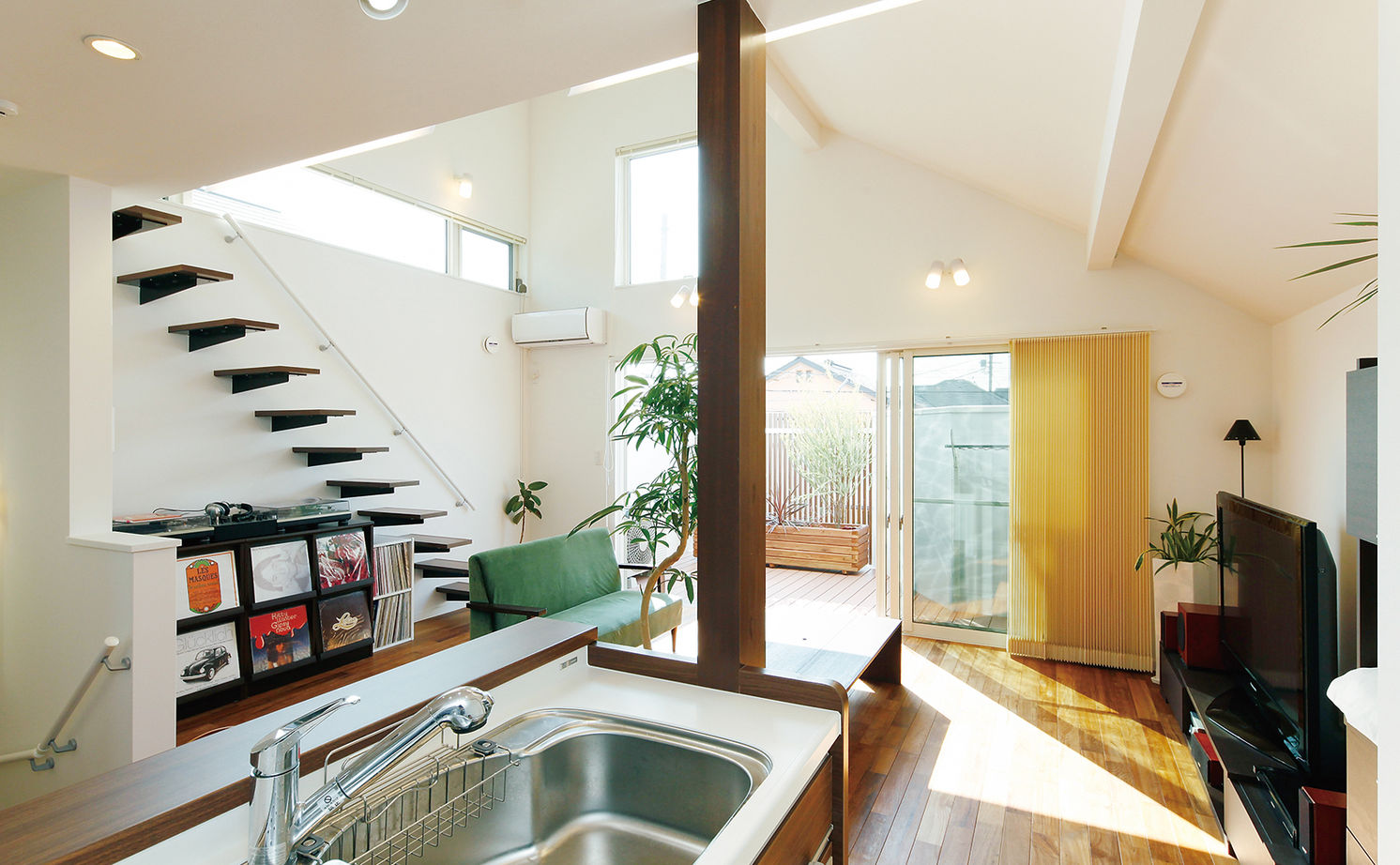 八幡 【東京ゼロエミ水準3/2000万円台/25坪/間取り図】吹き抜けと大開口が生む明るく開放的にのびのび暮らせる家の建築実例画像5