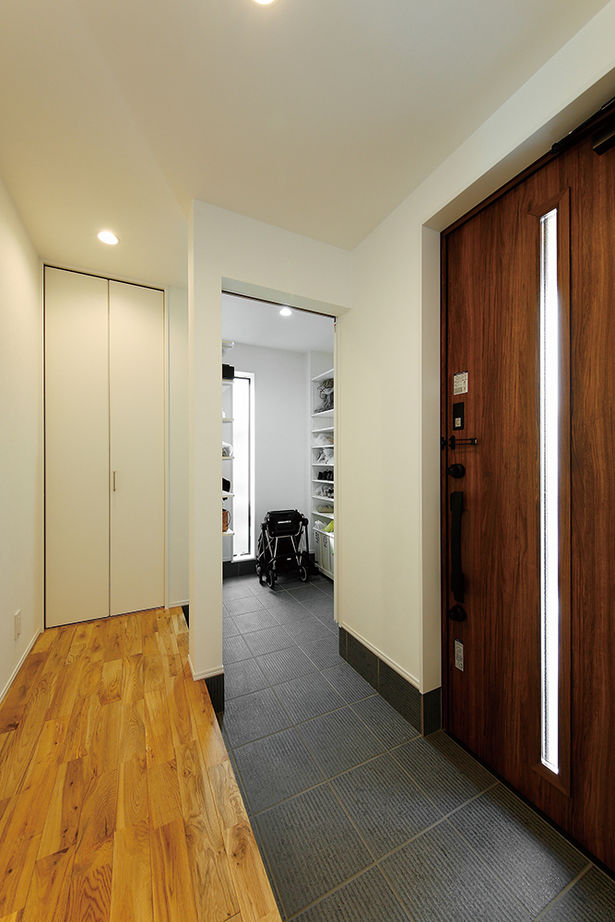 八幡 【東京ゼロエミ水準3/33坪/間取り図/ナチュラル/太陽光発電】吹き抜けにウッドデッキ、借景活きる注文住宅の建築実例画像8