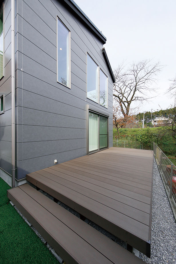 八幡 【東京ゼロエミ水準3/33坪/間取り図/ナチュラル/太陽光発電】吹き抜けにウッドデッキ、借景活きる注文住宅の建築実例画像10