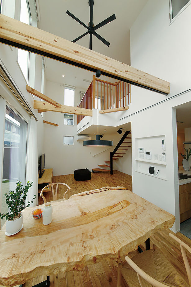 八幡 【東京ゼロエミ水準3/33坪/間取り図/ナチュラル/太陽光発電】吹き抜けにウッドデッキ、借景活きる注文住宅の建築実例画像11