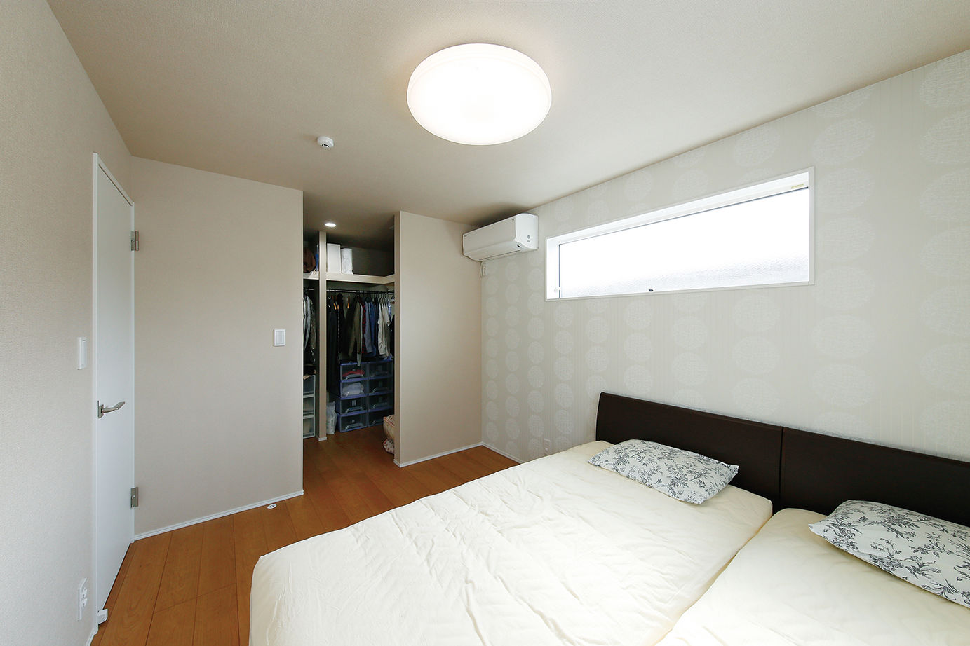 八幡 【東京ゼロエミ水準3/33坪/間取り図/ナチュラル/太陽光発電】吹き抜けにウッドデッキ、借景活きる注文住宅の建築実例画像13