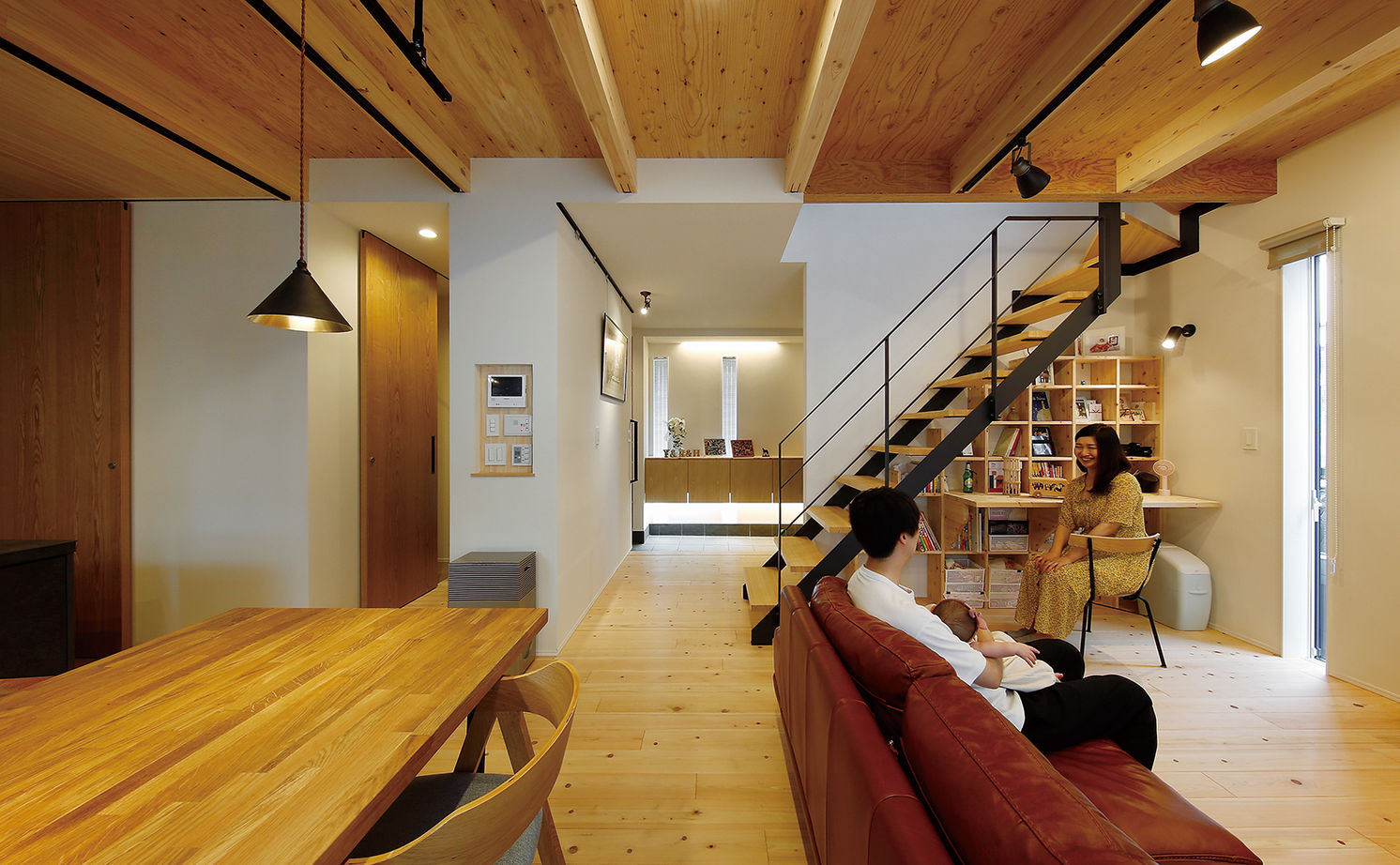 八幡 【東京ゼロエミ水準3/2800万円台/35坪/無垢材】梅雨でも空気が爽やかで開放的な空間と隠れ家な書斎がある家の建築実例画像1