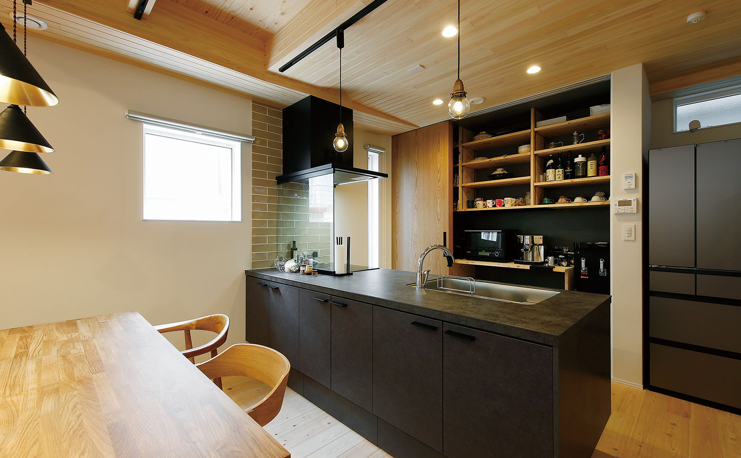 八幡 【東京ゼロエミ水準3/2800万円台/35坪/無垢材】梅雨でも空気が爽やかで開放的な空間と隠れ家な書斎がある家の建築実例画像4