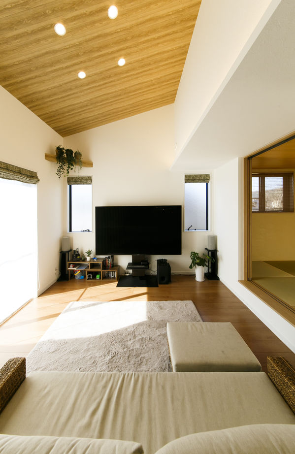 八幡 【ZEH仕様住宅/3664万円/40坪/間取り図/太陽光発電/2階LDK】階段を中心に家事効率もいいゆとりある空間の家の建築実例画像4