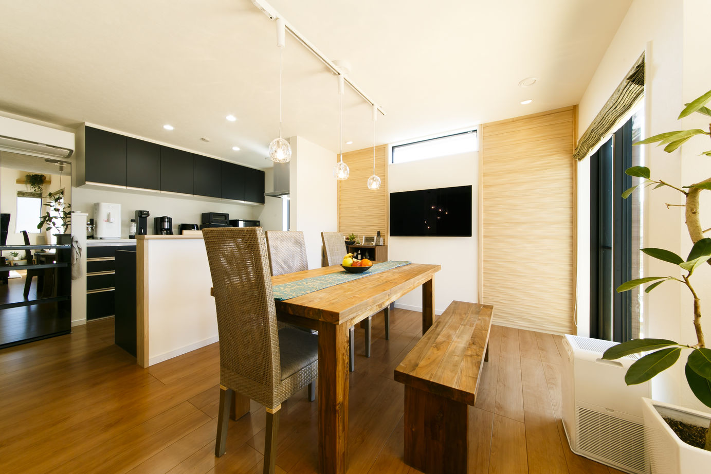 八幡 【ZEH仕様住宅/3664万円/40坪/間取り図/太陽光発電/2階LDK】階段を中心に家事効率もいいゆとりある空間の家の建築実例画像8